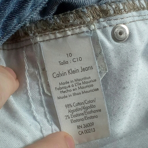 Calvin Klein Jean Capris Women’s Size 10 - Picture 5 of 7